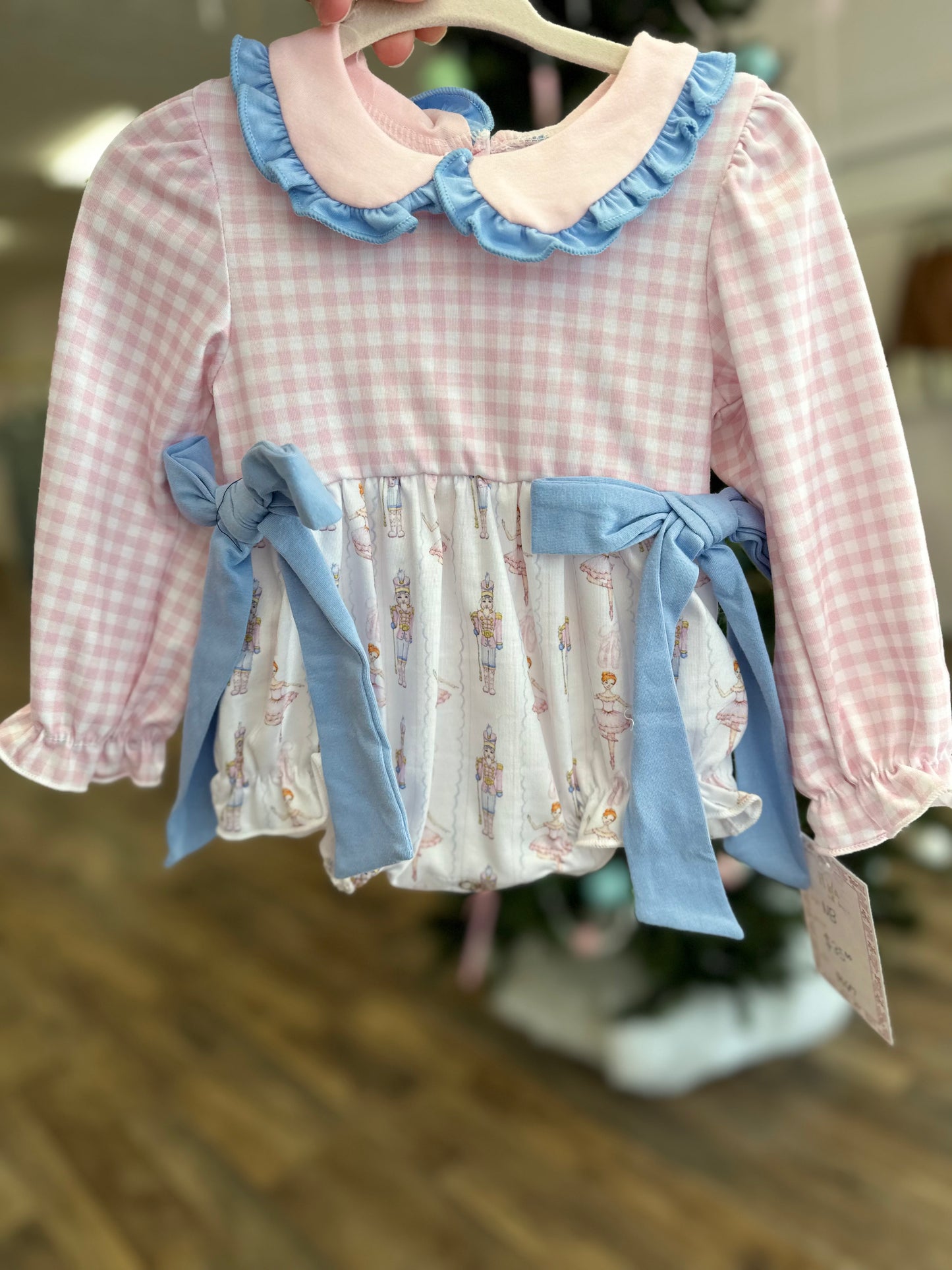 Gingham & nutcracker mix bubble