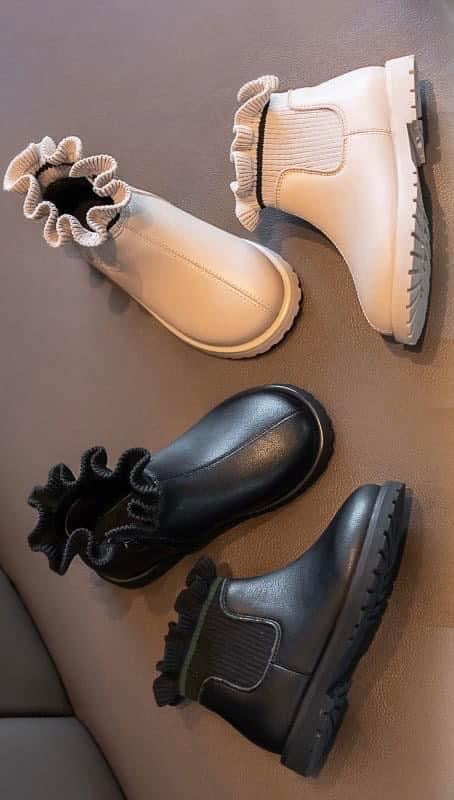 FALL FRILLS CHELSEA BOOTIES