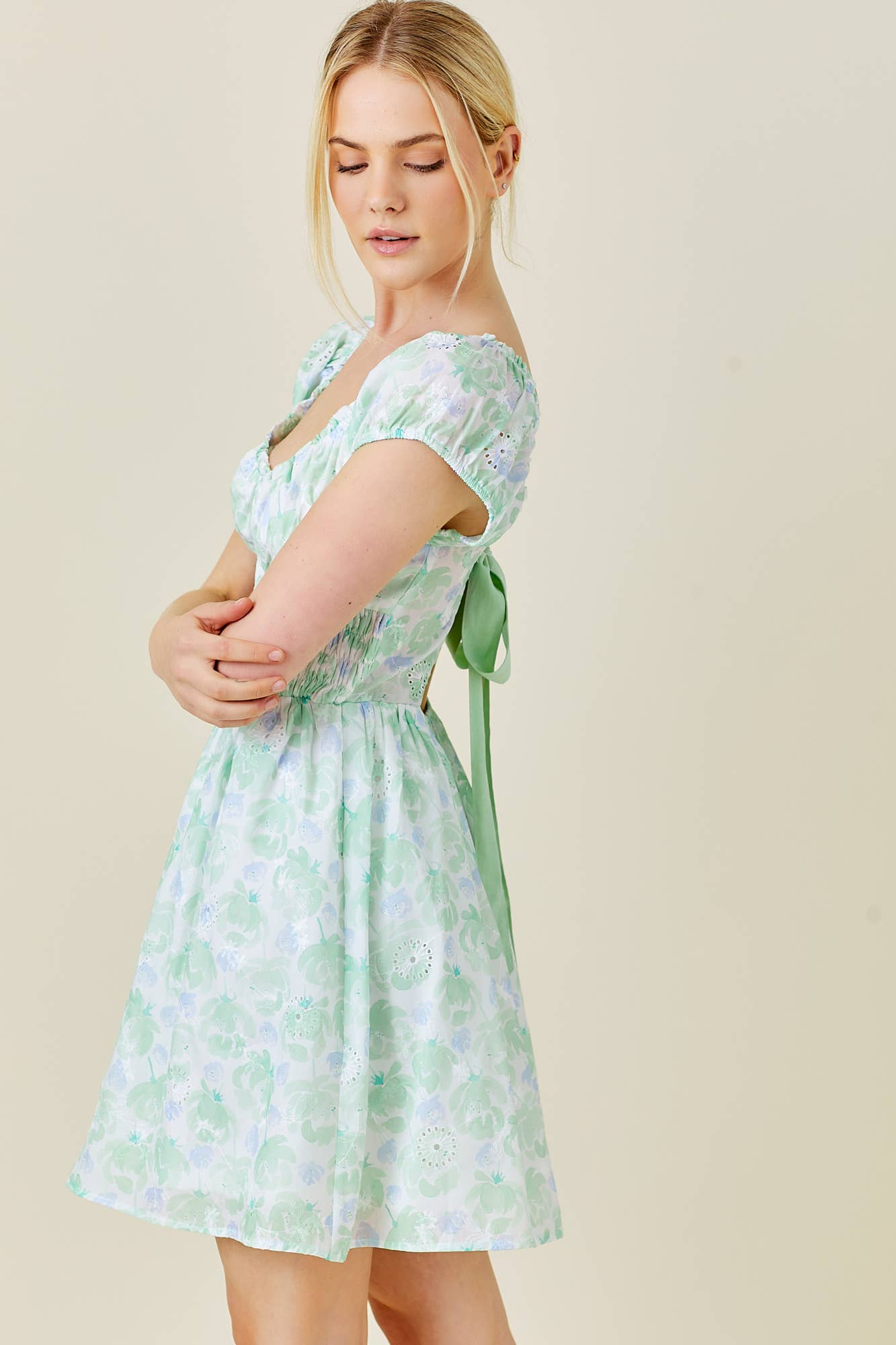 PRINTED EYELET BACK RIBBON DRESS