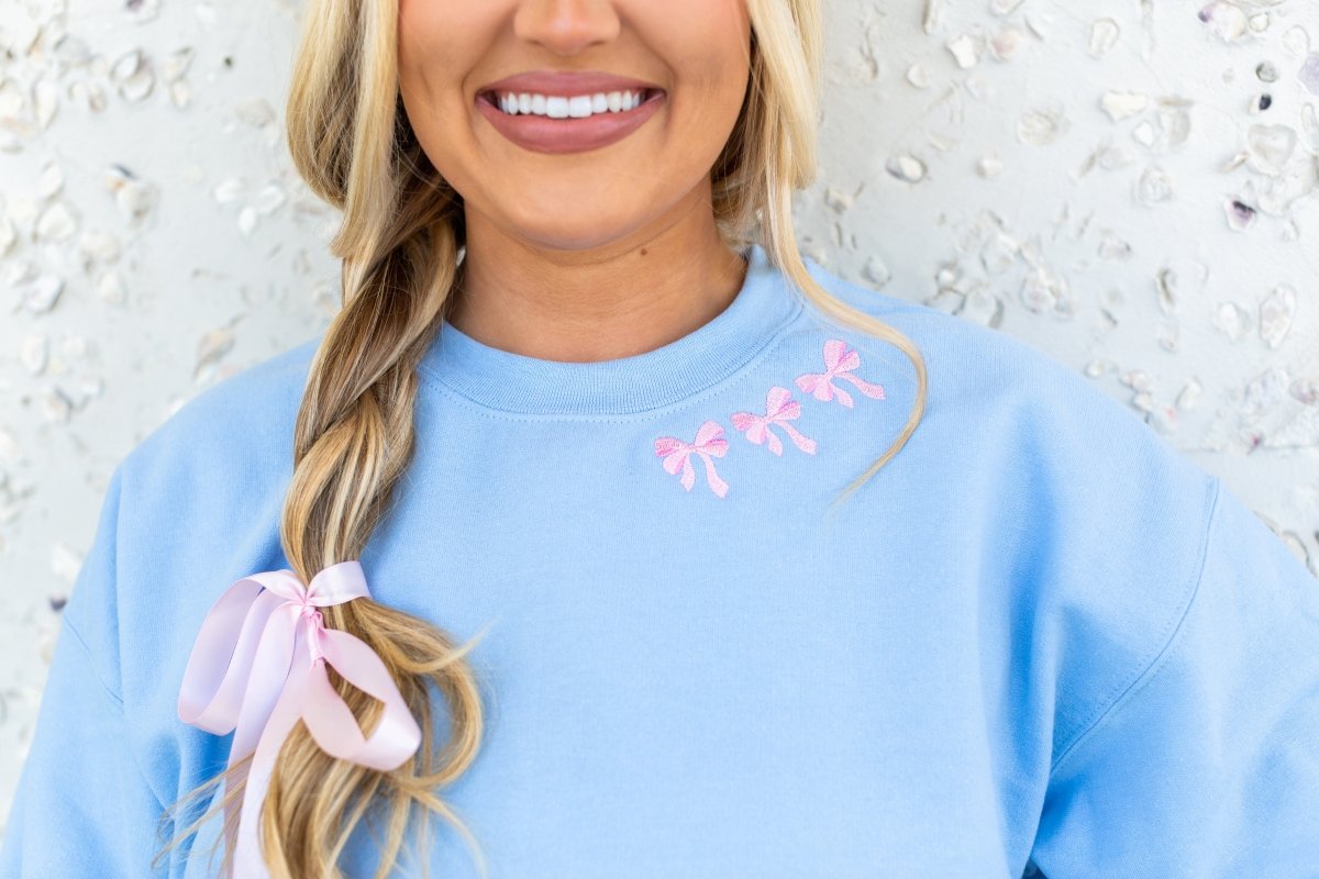 Embroidered 'Bow Collar' Crewneck Sweatshirt